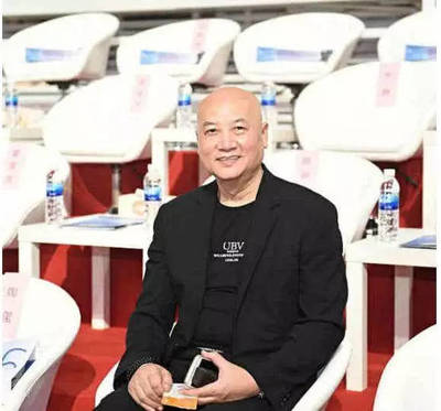 &ldquo;头婚献给二婚女&rdquo;的4大男星,靳东上榜,最后一个老婆是富豪|中传云